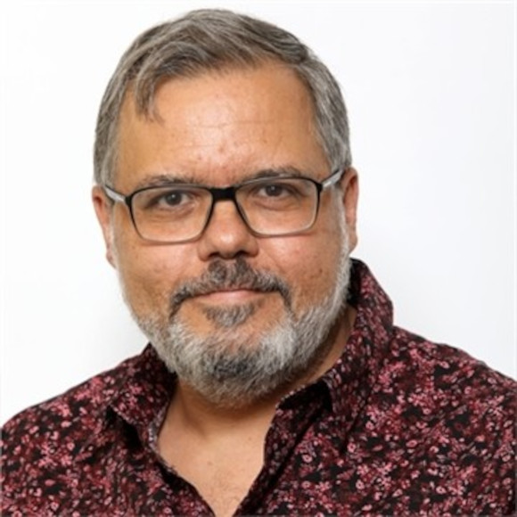 Das Bild zeigt Prof. Frederik Booysen, PhD.