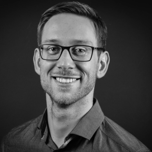 Das Bild zeigt Dr. Paul Löwe.
